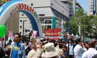 博多どんたく港まつり最終日、晴天の福岡市はどこもかしこも大にぎわい！