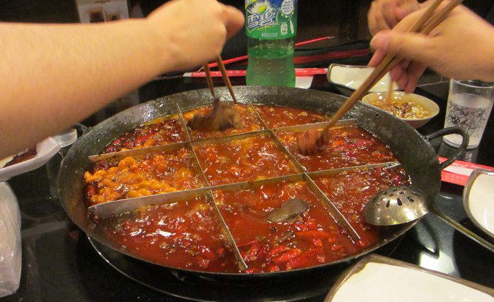 ＜QBCアジア支局だより＞「世界一辛い鍋」と言われる重慶火鍋