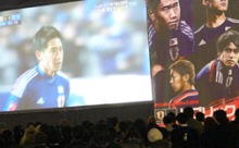 サッカー日本代表戦、福岡市役所前でパブリックビューイング！