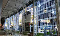 空港でもクリスマス気分を楽しめる！九州最大級の空港イルミネーション「天空の光劇場」開催中！！